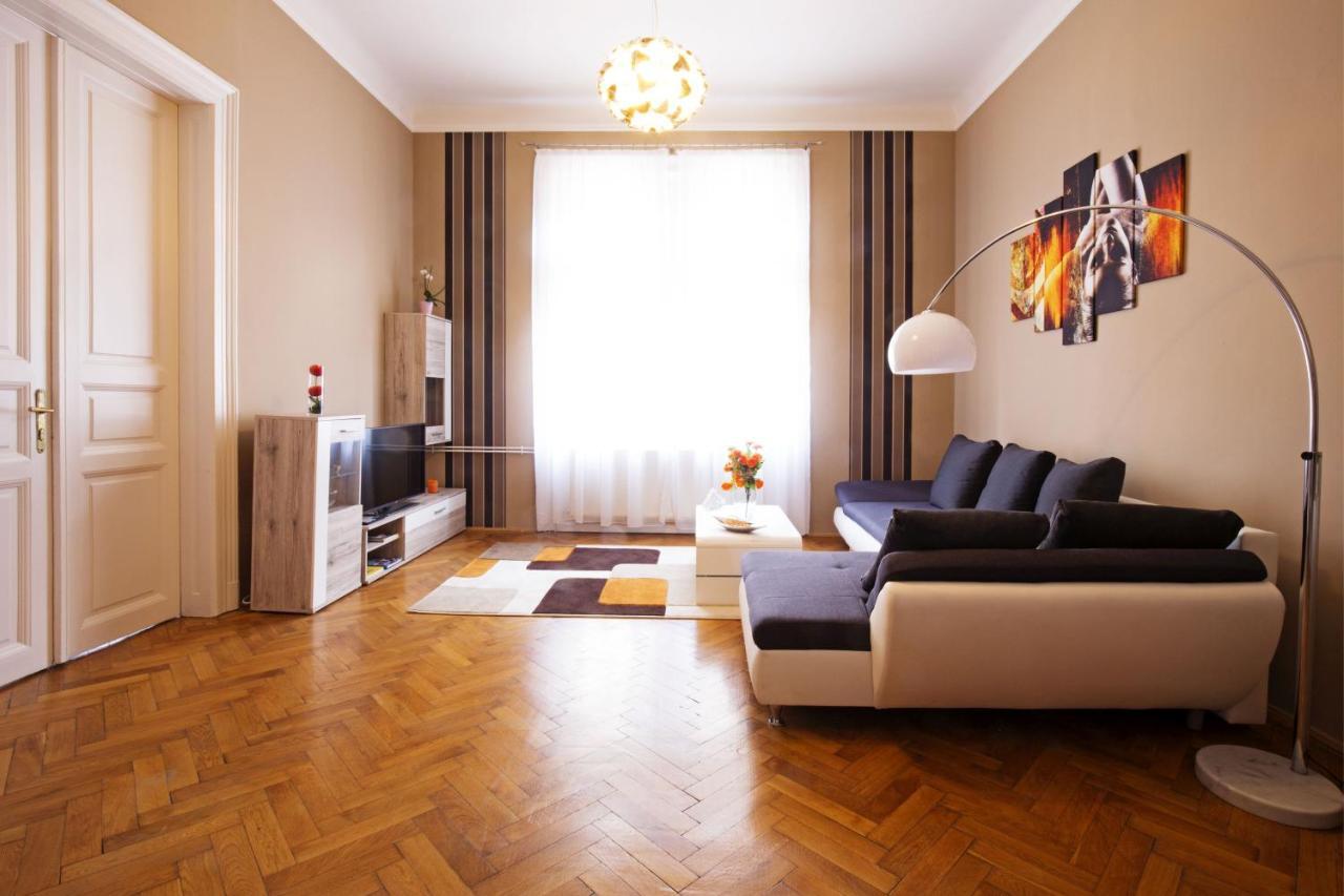 בודפשט A54: Charming Apartment In The Ruin Bar District מראה חיצוני תמונה