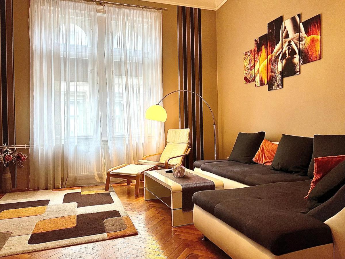 בודפשט A54: Charming Apartment In The Ruin Bar District מראה חיצוני תמונה